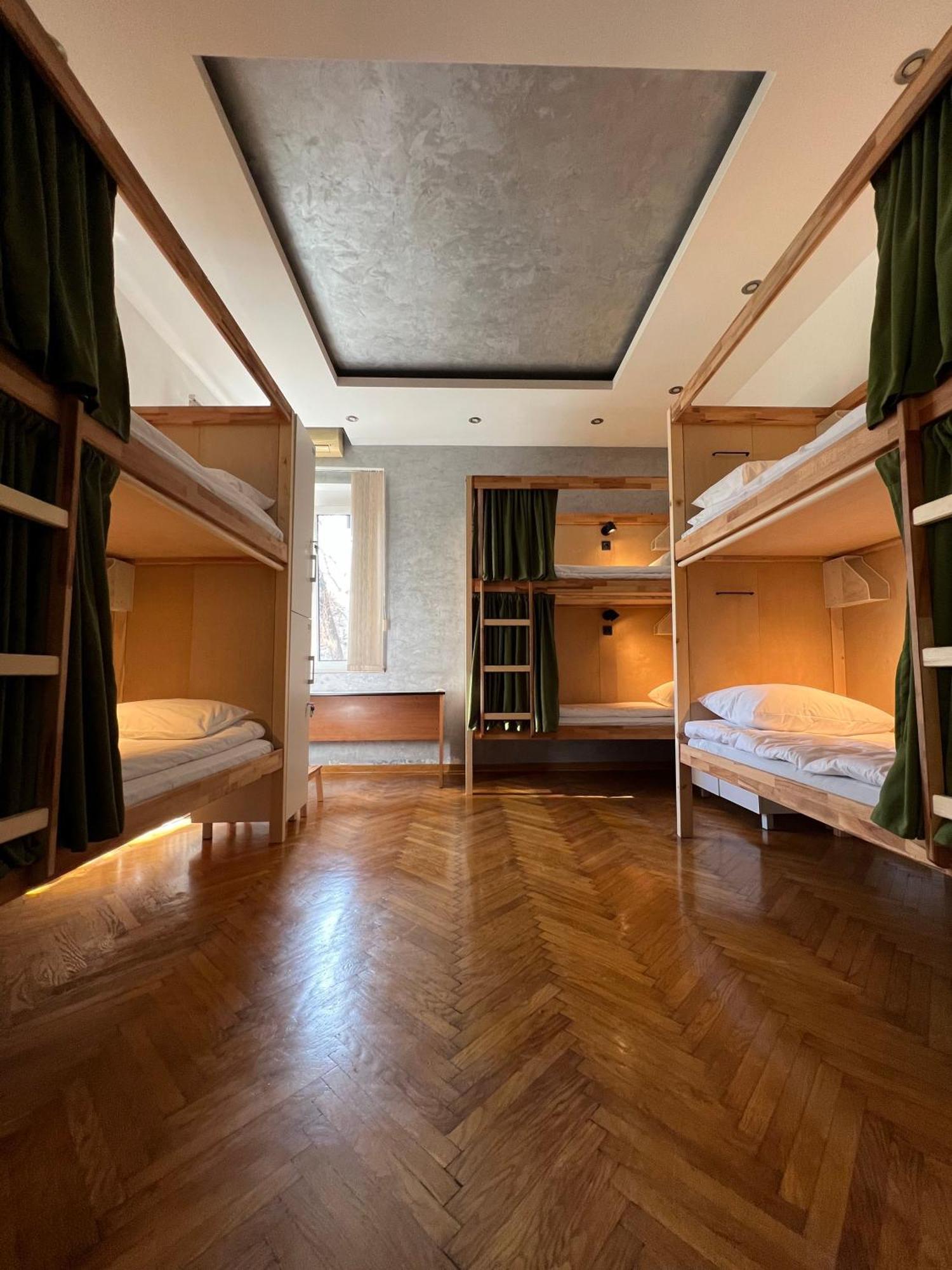 Cabbage Hostel Belgrado Esterno foto