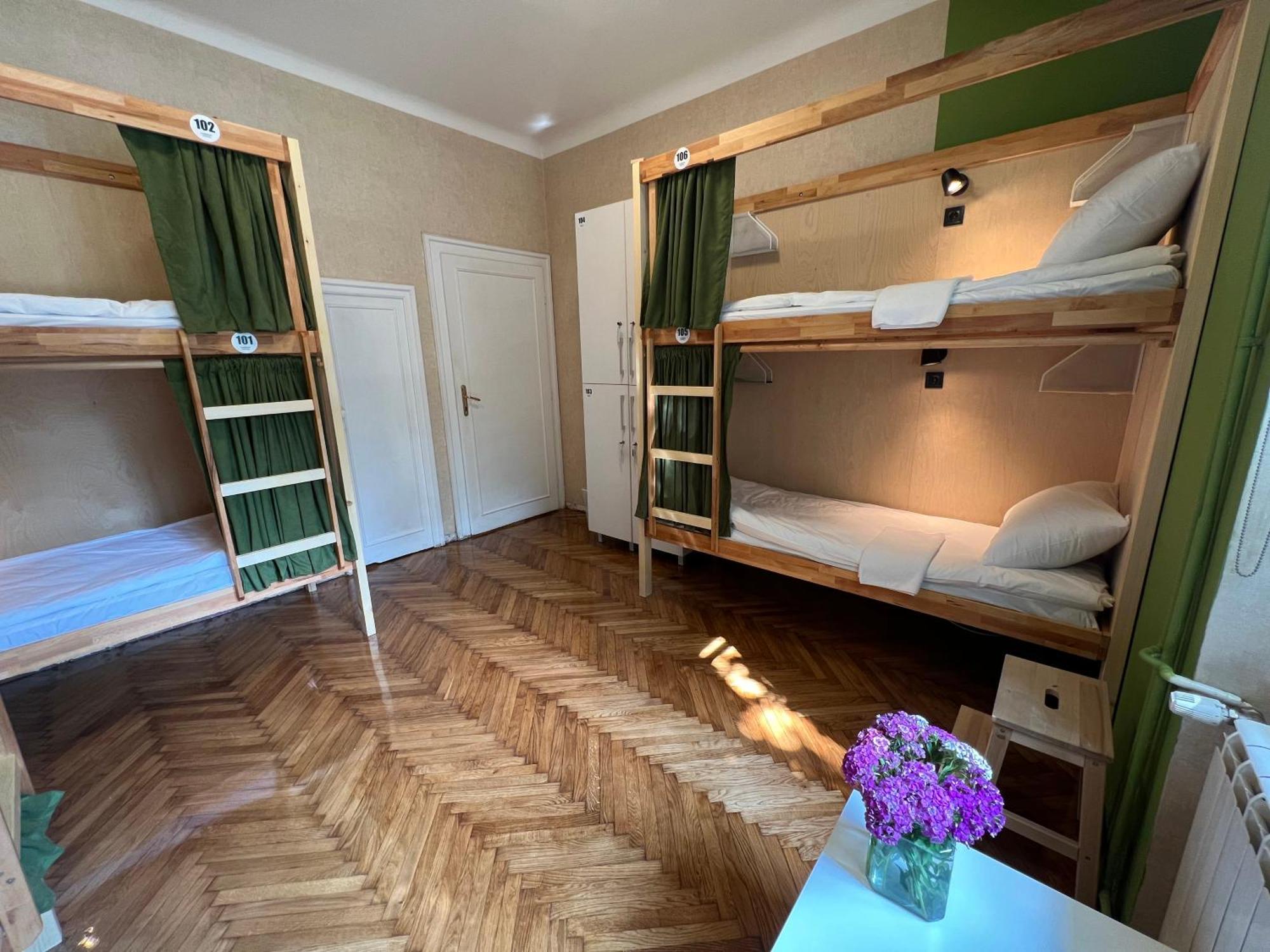 Cabbage Hostel Belgrado Esterno foto
